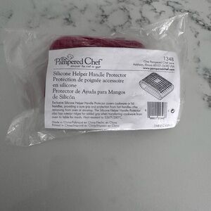 Pampered Chef Red Silicone Helper Handle